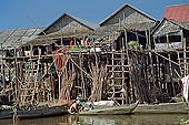 Tonle Sap - Kampong Phluk floating village - stilted houses